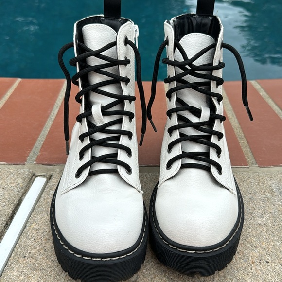 🤍 White Combat Boots - Picture 4 of 10